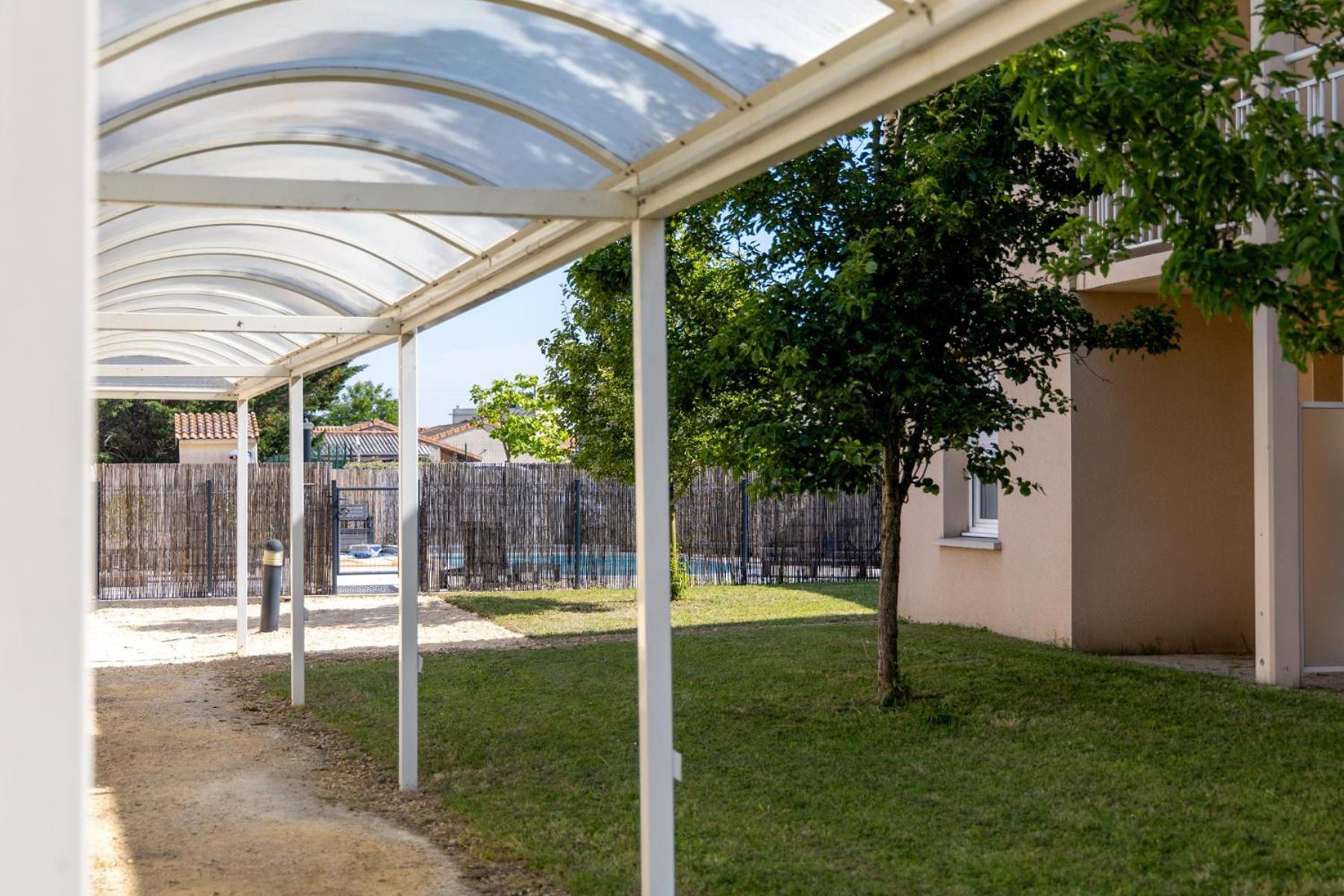 Patio Parc Residence Argenton-lʼ Église Εξωτερικό φωτογραφία