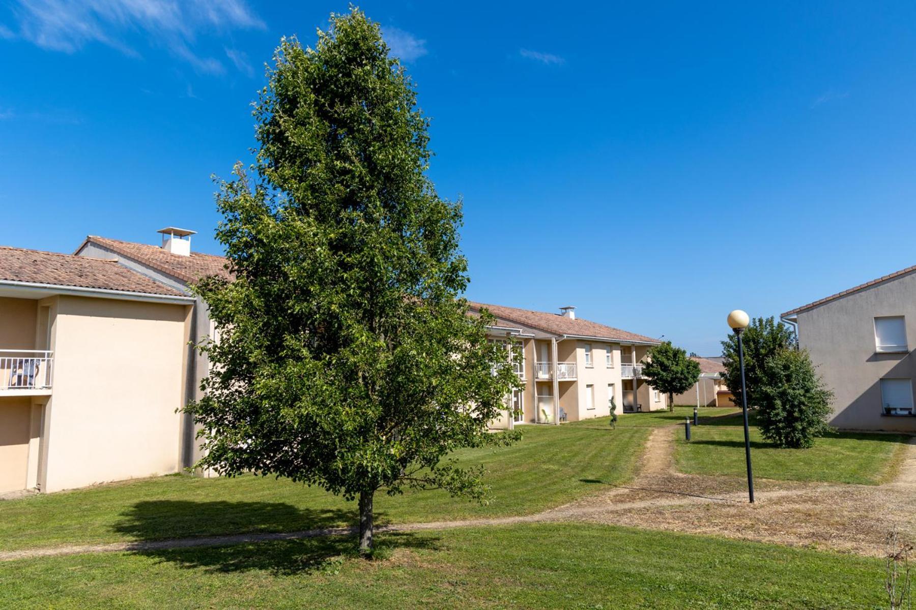 Patio Parc Residence Argenton-lʼ Église Εξωτερικό φωτογραφία