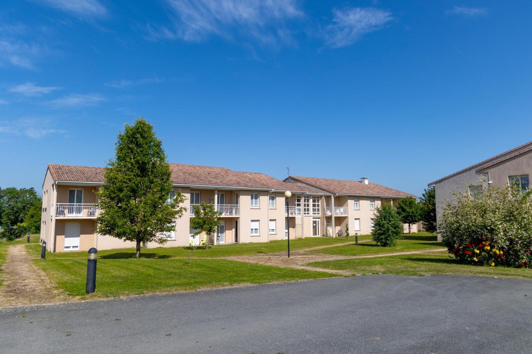 Patio Parc Residence Argenton-lʼ Église Εξωτερικό φωτογραφία